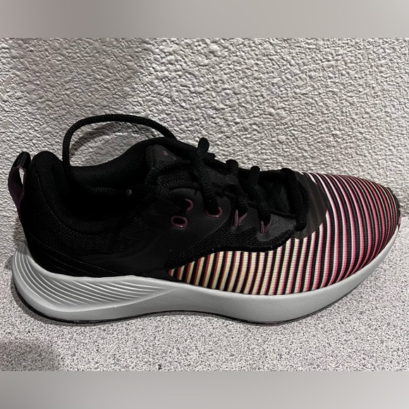 6 Under Armour charged breathe TR 3 PR knit shoes RARE FIND pastel stripe/black - Picture 2 of 5